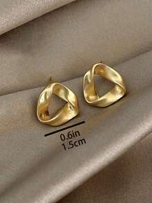 1 Pair Minimalist Small Stud Earrings, Vintage Twisted Triangle Design, Matte Finish, High-End Style, Suitable For Teenage Girls' Daily And Holiday Wear - Gold - View 5