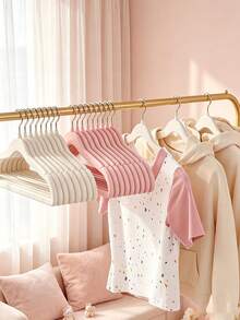 1 buah / 10 / 20 / 30 / 50 buah Gantungan Baju Berbulu, Gantungan Baju Anak, Gantungan Baju Beludru Berbulu Aneka Warna, Permukaan Berbulu Anti Selip, Desain Hemat Ruang yang Dapat Ditumpuk, Alur Bahu untuk Mencegah Tergelincir, Gantungan Penyimpanan Lemari Pakaian Rumah Tangga Ramping Tanpa Sambungan - MultiWarna - View 11