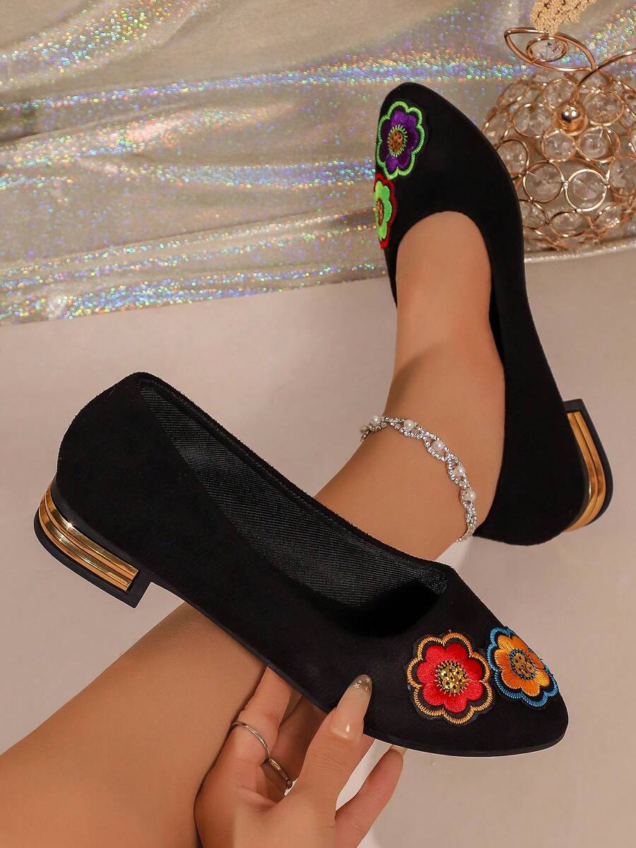 1 Pair Women's Black Low Heel Pointed Toe Shoes, Colorful Embroidered Flower Decor, Fashion Design Everyday Shoes - Black - View 1