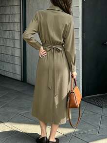 Gaun Wanita Lengan Panjang Pas Badan dengan Kerah Kemeja Berkerut Minimalis Warna Polos, Siluet Kepompong, Model Kancing Depan, Warna Solid, Gaya Musim Semi/Gugur - Olive Green - View 2