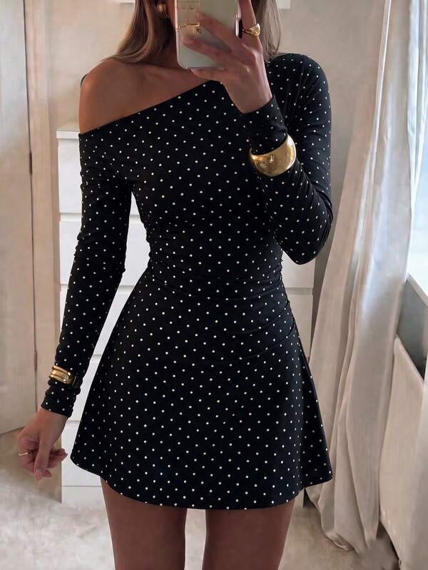 Robe courte noire à pois pour femmes, épaules dénudées, coupe trapèze, manches longues, tissu tricoté, convient pour le port en automne