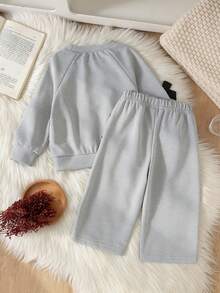 Bộ 2 món cho bé gái gồm áo sweatshirt tay dài cổ tròn raglan đơn giản đa năng phối nơ 3D và quần ống rộng ống đứng đồng bộ, mùa xuân/thu - Màu Xám nhạt - Xem 3