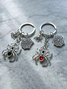 1pc Vintage Silver Spider Pendant Keychain, Gothic Punk Spider Web Metal Key Chain, Cute Small Accessory, Bag Charm, Bag Keychain, Women's Keychain, Car Keychain, Key Chain Accessory, Wallet Charm, Bag Accessory Strap, Gift For Women, Halloween Gift, Teacher's Day Gift, Christmas Gift - Multicolor - View 1