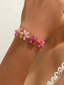 OOQ 1pc Minimalist 6-Petal Flower Rattan Bracelet, Colorful Dopamine Summer Holiday Beach, Valentine's Day, Back To School Gift For Friends And Family (Handmade Rattan Weaving, Random Direction And Shape) - Hot Pink - View 1