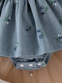 Baby Girl 4pcs Floral Set, Ruffle Flutter Sleeve Ribbed Top With Colorblock Blue Micro Floral Double Bow Open-Crotch Skirt Romper + Bow Tights + Matching Fabric Bow Hair Accessory, Soft Style Outfit - Blue - View 5