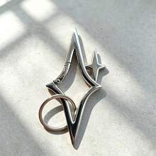 New Niche Design Multi-Function Asymmetrical Axe-Shaped Carabiner Keychain, Exquisite Personalized Minimalist Accessory, Creative Anime Keychain, Fashion Party Gift - Silver - View 5