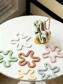 1pc Modern Style Silicone Hollow Flower-Shaped Heat-Resistant Mat, Stackable With Metal Storage Rack, Non-Slip Table Mat Pot Holder, Suitable For Home Kitchen, Dining Table, Family Dinner, Holiday Party, All Seasons - View 4