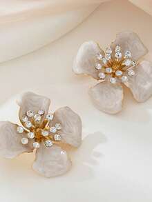 1 Pair Of Spring And Summer New Niche Design Drip Oil Flower Earrings With Exaggerated Temperament And Simple Earrings And Earrings - White - View 5