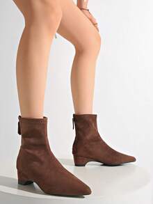 Sepatu Bot Ankle Wanita Ukuran Besar Ujung Lancip Hak Rendah, Resleting Belakang Warna Polos Sepatu Bot Ankle Modis untuk Musim Gugur - Beludru Cokelat - View 7
