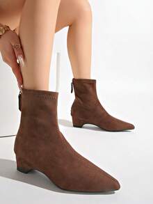 Sepatu Bot Ankle Wanita Ukuran Besar Ujung Lancip Hak Rendah, Resleting Belakang Warna Polos Sepatu Bot Ankle Modis untuk Musim Gugur - Beludru Cokelat - View 5