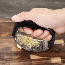 1Set Ergonomic Curved 2‑In‑1 Garlic Press Set, Labor‑Saving Stainless Steel Garlic Mincer With Clear Storage Container, Easy‑Clean Handheld Ring‑Shape Garlic Crusher Gadget For Home Cooking, Sauce Making, Hot Pot, Daily Kitchen Meal Prep - Multicolor - View 4