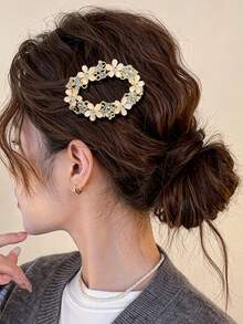 1pc Women's Oval Hollow Flower Rhinestone Alloy Spring Hair Clip, Vintage Luxury Decorative Straight Bar Clip Suitable For Daily Wear, Dating, Campus, Party, Valentine's Day - Multicolor - View 4