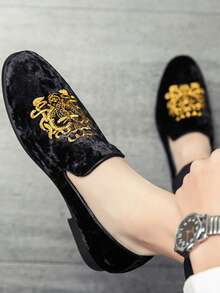 New Men's Loafers, Minimalist Solid Color, Suede, Low-Top, Fashionable British Style, Soft Sole, Comfortable Casual Shoes, Suitable For Parties, Banquets And Vacations. [Product Size Runs Small, Please Choose Appropriate Size] - Black - View 4