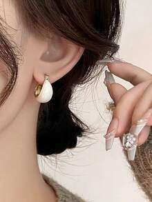 1 Pair Fashionable New White Oil Drop C-Shaped Earrings For Women, No Piercing Ear Clips With Adjustable Screw Backs, Suitable For Daily Wear - Ear Clip - View 4