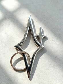 Fashionable New 1pc Asymmetric Climbing Carabiner Axe Design Keychain, Minimalist Niche Creative Key Pendant, Backpack Charm, Party Gift - Silver - View 4