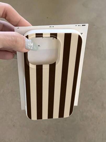 1pc Striped Pattern, Large Hole Leather Texture Beige Shockproof Phone Case, TPU Material, Suitable As Holiday Gift, Compatible With Apple XS/XS Max/XR/11/12/13/14/15/16 Pro/Pro Max/14/15/16 Plus/17, Unisex, S26/S25/S24/S23/S22/S26 Ultra/A36/A56/M15/F15/S21 Ultra/S30 Ultra