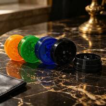 1PC, Multi-Color Optional Mini Plastic Grinder, Double-Layer Detachable Manual Crushing Tool, Portable Two-Layer Plastic Grinding Box, Magnetic Closure Transparent Shell Manual Crushing Tool, Multi-Color Optional - View 7