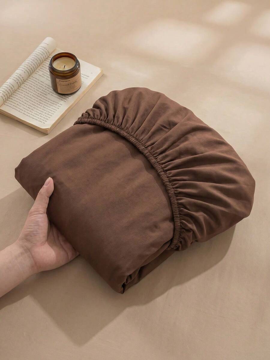 1pc Coffee Brown Ultra Soft Solid Color Fitted Sheet, Lightweight Bedding, Mattress Cover, Deep Pocket Design Fits Up To 11.8 Inches, Soft And Breathable, Suitable For Twin, Full, Queen, King Size Beds, All Seasons