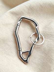 Fashionable New 1pc Asymmetric Climbing Carabiner Axe Design Keychain, Minimalist Niche Creative Key Pendant, Backpack Charm, Party Gift - Silver - View 7