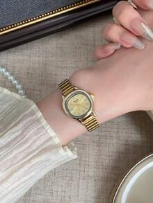 1件女款圓形石英手錶，金色錶盤搭配混合時標，時尚優雅設計，適合日常配戴 - 金色 - 查看 5
