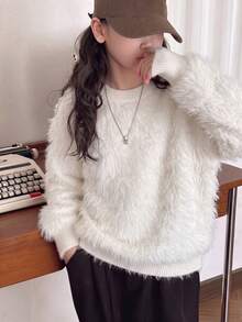女童優雅素色仿貂毛圓領毛衣，長袖針織套頭衫，適合春、秋、冬休閒日常穿著 - 白色 - 查看 1