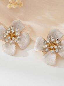 1 Pair Of Spring And Summer New Niche Design Drip Oil Flower Earrings With Exaggerated Temperament And Simple Earrings And Earrings - White - View 2