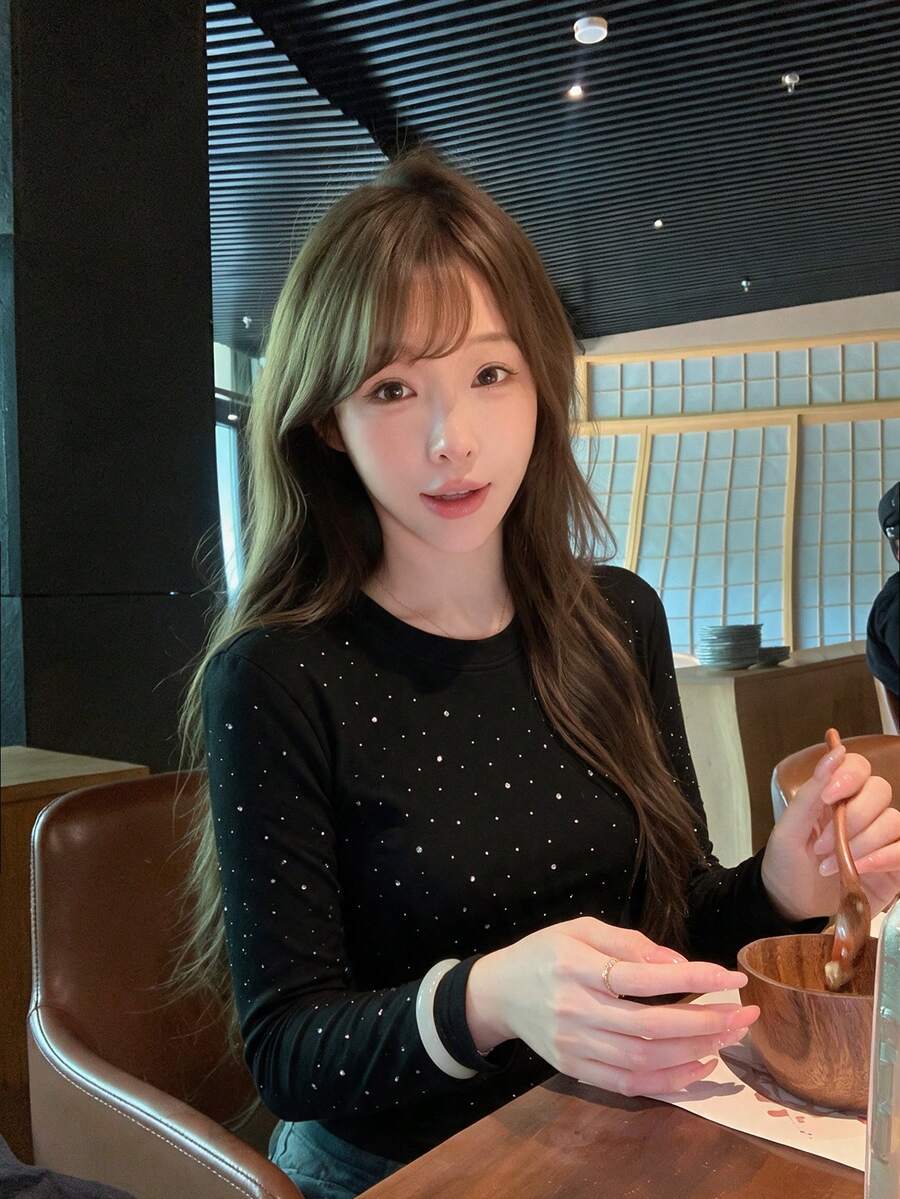 Sexy Hot Girl Fashion Rhinestone Long Sleeve Round Neck T-Shirt Women Autumn Winter Slim Fit Base Layer Top - Black - View 1