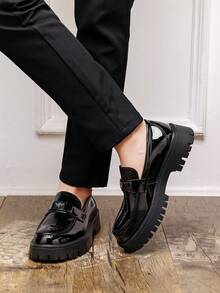 Men's Round Toe Bee Decor Slip-On Loafers Thick Sole Business Formal Shoes For Office, Banquet, Date, Commute And Casual Wear - Black - View 7