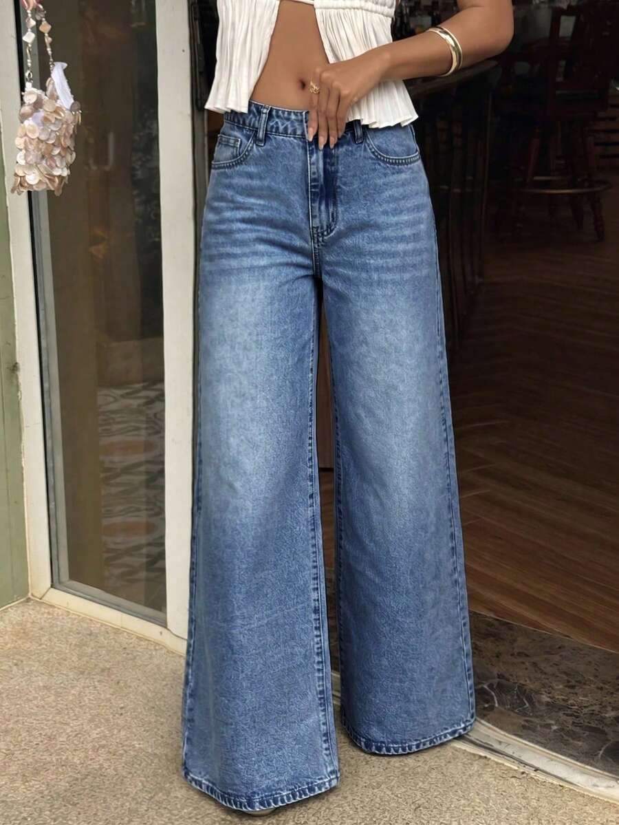 女款休閒藍色寬腿牛仔褲，鈕扣與拉鍊設計，純色無彈力極簡長褲，秋季新款服飾穿搭