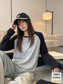 Women's Grey Black Contrast Raglan Sleeve Long Sleeve T-Shirt, Loose Fit Crew Neck Casual Baseball Style Top, Japanese Streetwear - Black and Gray - View 1
