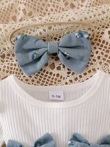 Baby Girl 4pcs Floral Set, Ruffle Flutter Sleeve Ribbed Top With Colorblock Blue Micro Floral Double Bow Open-Crotch Skirt Romper + Bow Tights + Matching Fabric Bow Hair Accessory, Soft Style Outfit - Blue - View 4