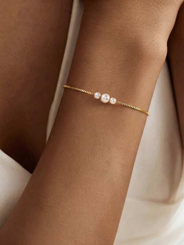 1pc Stainless Steel Pearl Bracelet For Women, Minimalist Thin Chain Design With Three Asymmetrical Pearl Elements, Elegant And Luxurious Style, Suitable For Elegant Women For Daily Commute And Date Wear, Can Be Used As Birthday And Anniversary Gift Accessory