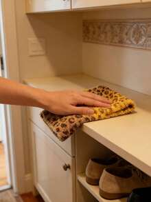 Vintage Double-Sided Leopard Print Cleaning Cloth, Table Wipe, Kitchen Rag, Microfiber Scrubbing Pad, High Absorbency, Easy Care, Thick Soft Coral Fleece Travel Hand Towel, Suitable For Home And Restaurant Decor, Kitchen Cleaning Tool - Multicolor - View 4