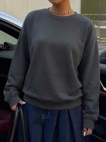 女款深灰色寬鬆圓領長袖運動衫，適合日常穿著，羅紋針織套頭衫，打造街頭時尚造型，秋季召喚 - 深灰色 - 查看 3