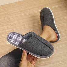 1 Pair Men's Autumn/Winter Home Slippers, Classic Plaid Pattern, Lightweight & Warm, Indoor Style - Dark Grey - View 2