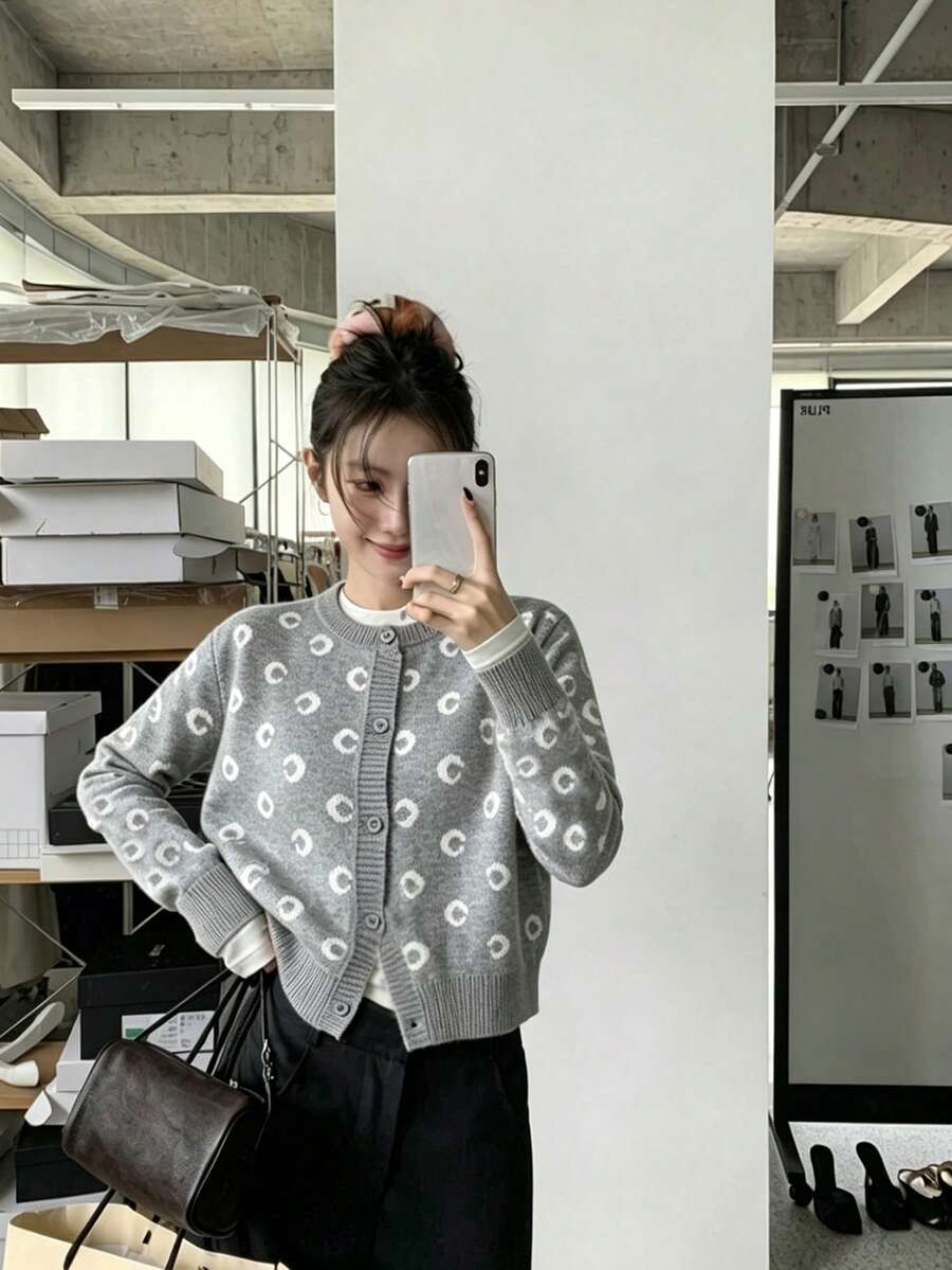 Women's Gray Long Sleeve Round Neck Cardigan, Crescent Moon Pattern, Ribbed Knit Detail, Regular Length, Slightly Elastic Fabric, Autumn/Winter Essential. Daily Atmosphere Outfit, Popular Korean Style Top, Women's Knit Cardigan, Spring/Autumn Style, Exquisite Korean Style, Gray Crescent Moon Pattern, Short Fit, Round Neck Button-Down Long Sleeve Knit Outerwear - Grey - View 1