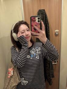 Y2K千禧風女款春秋新款休閒寬鬆條紋字母卡通數位印花長袖T恤上衣 - 深灰 - 查看 2