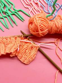 30pcs V-Shaped Cable Knitting Needles, 3 Sizes Set, 10 Packs Total, Fix Loops While Knitting, Create 3D Cable Texture, Beginner-Friendly, Suitable For Sweaters, Scarves, Hats And Other Knitting Projects, Essential Knitting Accessory For Yarn DIY Crafts - V-shaped Crochet Hook 3-piece Set - View 4