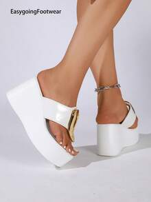 Sandal wedges wanita musim panas dengan gesper logam dan tali jari kaki, sol tebal yang menambah tinggi, ringan, dan lembut, serbaguna untuk dipakai di luar ruangan, liburan, dan perjalanan. - Putih - View 6