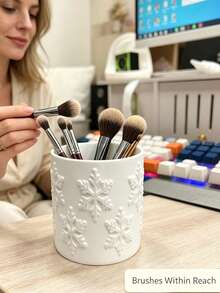 Light Luxury White Embossed 6-Petal Snowflake Makeup Brush Holder, INS Cream Style Makeup Organizer, Beauty Tool Storage Rack & Pen Holder, Christmas Atmosphere Vanity Tabletop Decor Storage Ornament, Cosmetic Storage Box & Display Stand, Beauty Storage Solution, Home Decor, Holiday Decoration - White - View 4