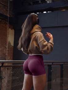 女款無縫高腰提臀健身短褲，收腹無前縫不透光防透深蹲，四向彈力瑜伽單車短褲 - 紫色 - 查看 4