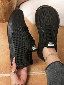 Sepatu Atletik Wanita dengan Kotak Jari Kaki Lebar, Tali Depan, Jaring Berongga Bernapas, Cocok untuk Aktivitas Luar Ruangan, Kasual, Olahraga, Perjalanan, Serbaguna - Hitam - View 5