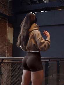 女款無縫高腰提臀健身短褲，收腹無前縫不透膚深蹲短褲，四向彈性健身瑜珈單車短褲 - 棕色 - 查看 4