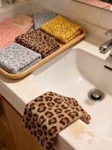 Vintage Double-Sided Leopard Print Cleaning Cloth, Table Wipe, Kitchen Rag, Microfiber Scrubbing Pad, High Absorbency, Easy Care, Thick Soft Coral Fleece Travel Hand Towel, Suitable For Home And Restaurant Decor, Kitchen Cleaning Tool - Multicolor - View 8