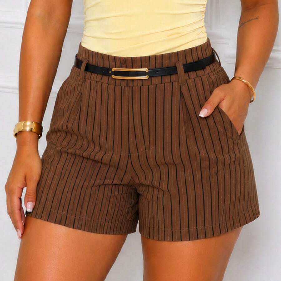 Short de Alfaiataria Risca Giz com Cinto Feminino - Marrom. - Visão 1