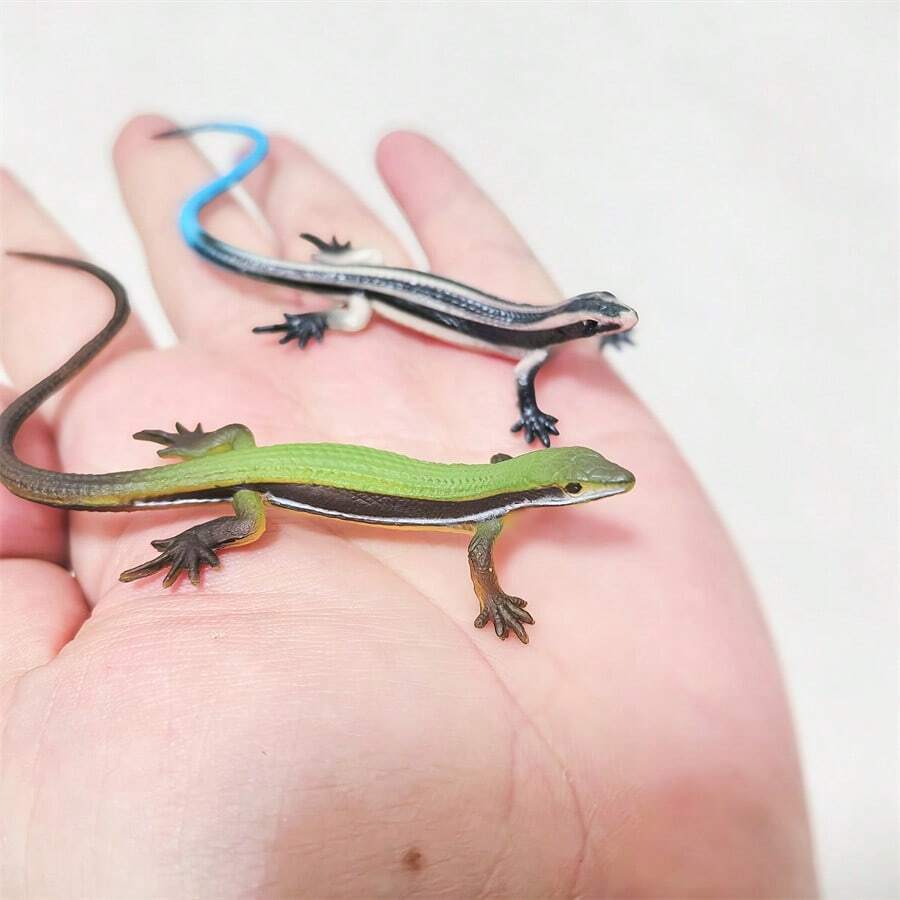 Lizard Cat Toy, Durable Plastic Realistic Reptile Toy, Battery-Free Interactive Motion Chewing Toy, Suitable For Indoor Play And Training For Kittens And Adult Cats 6 Months And Older - A - View 1