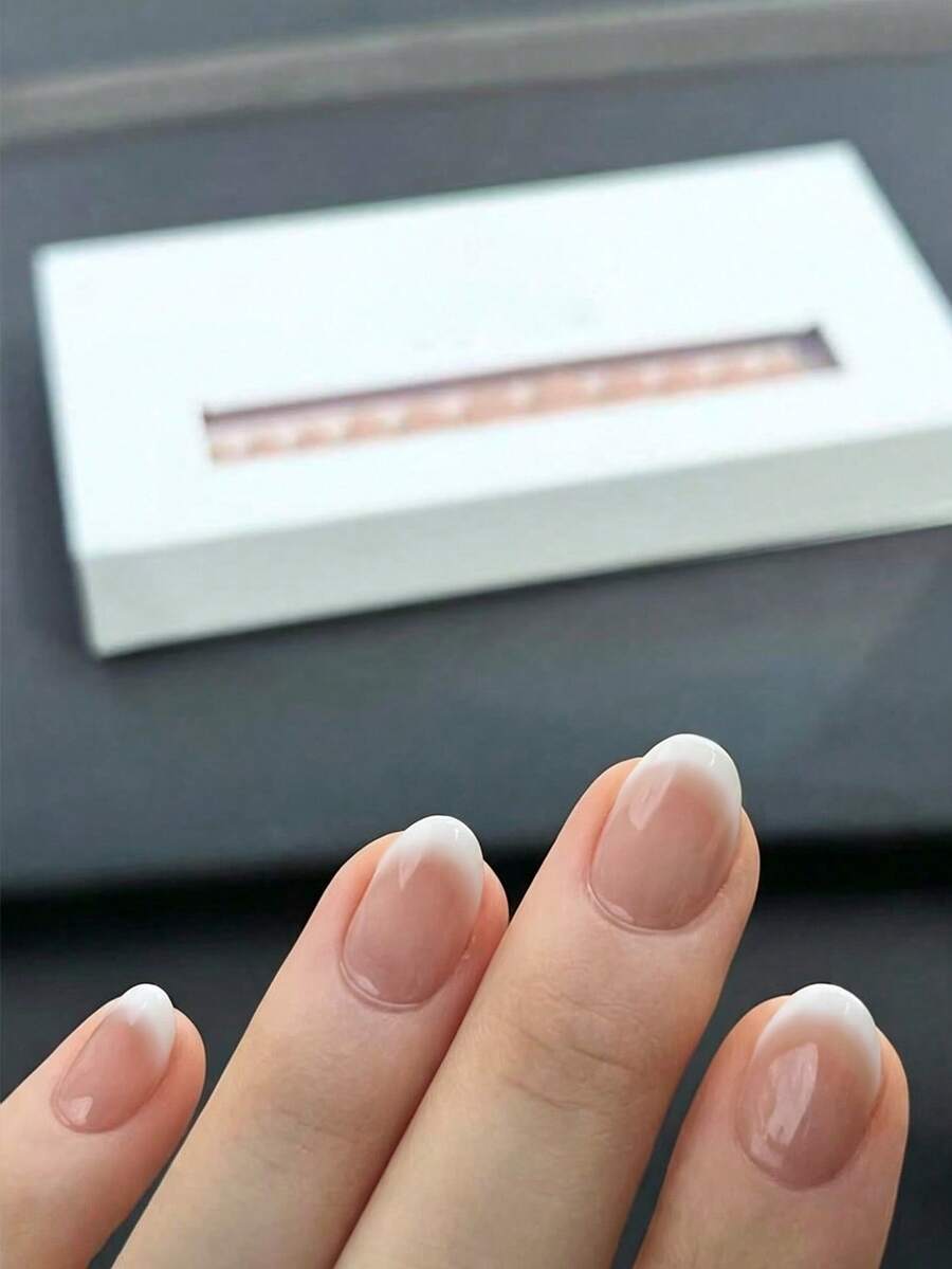 30片短橢圓白色漸層法式穿戴甲,壓克力假指甲套組,含1片果凍膠與1片指甲锉 - 白色 - 查看 1