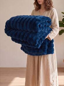 1pc Sofa Blanket, Blue Bed Throw, Comfortable & Warm, Super Skin-Friendly & Breathable, Lightweight & Soft, Minimalist Fashion Design, All-Around Comfort, Suitable For Travel, Nap Blanket, Multiple Sizes Available, Machine Washable - Blue - View 2