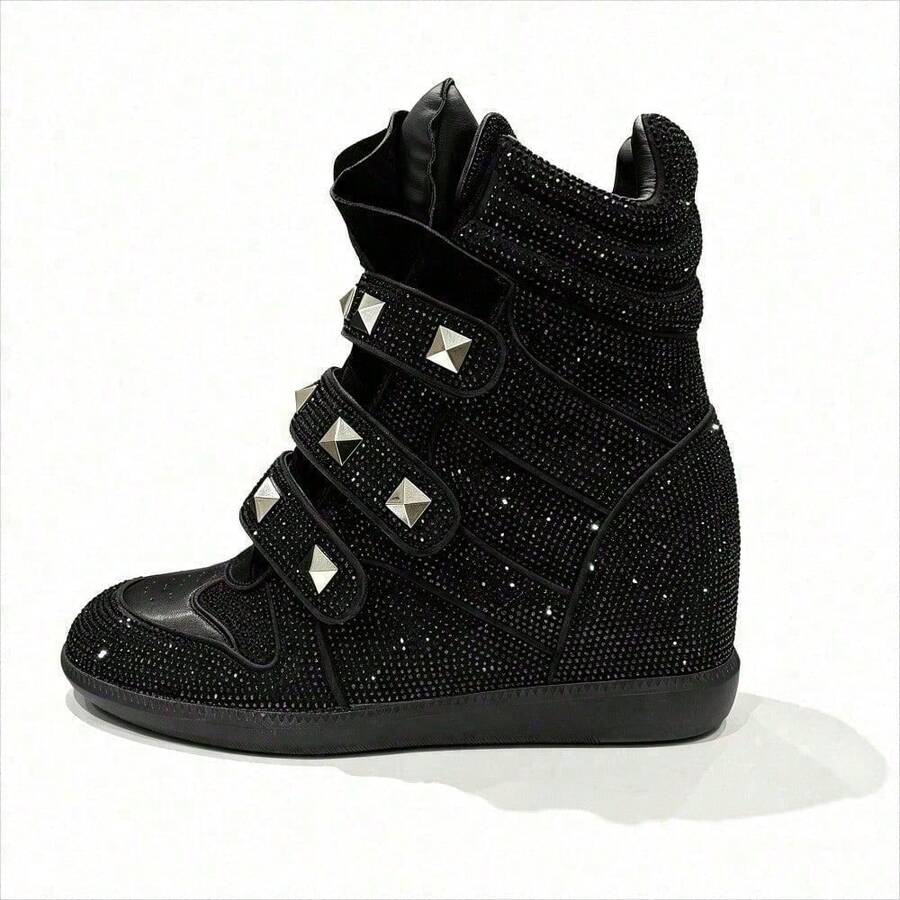 New ISA Style 2026 Sneakers, Vintage Casual Round-Toe Shoes For Women. Featuring A Hidden Heel Design.