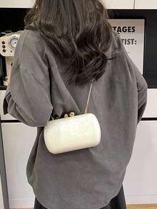 極簡輕奢優雅方盒手拿包 素色啞光金雙球形鎖扣 金屬鏈條單肩斜跨包 - 白色 - 查看 3